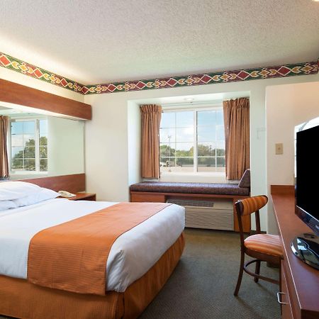 Microtel Inn And Suites Pueblo Exterior photo