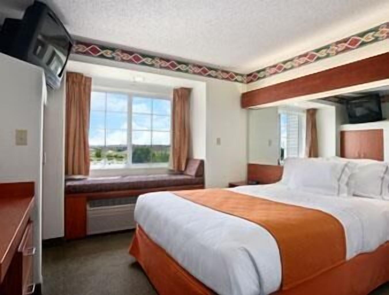 Microtel Inn And Suites Pueblo Room photo